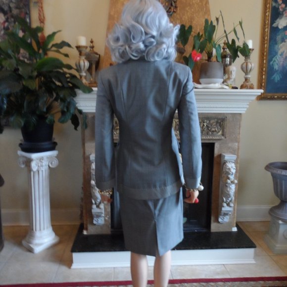 Moschino ChipandChic Ligth Gray Skirt Suit w/Trapunto Stiching Detasil Size US 6 - Picture 14 of 16
